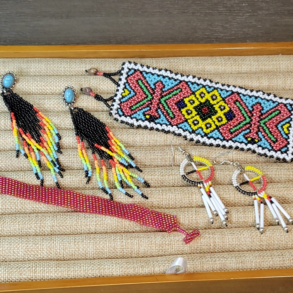4 Piece Glass Seed Bead Jewelry Lot Handmade 2 Pairs Earrings 2 Bracelets